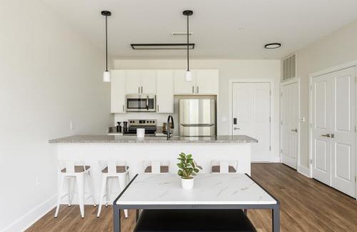 Glen Iris Apartment | Spacious 2BR 2BA Condo Across from UAB