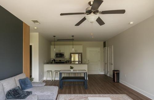 Glen Iris Apartment | Spacious 2BR 2BA Condo Across from UAB