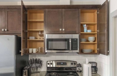 Auburn Hills Apartment | Spacious 2BR/2BA | Gym & Pool