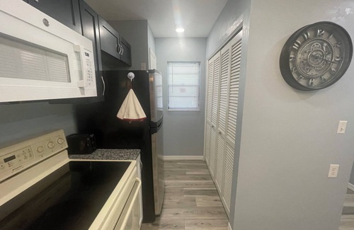 Lochmoor Waterway Estates Condo | Spacious 2BR condo top floor with water views in enjoyable North Fort Myers