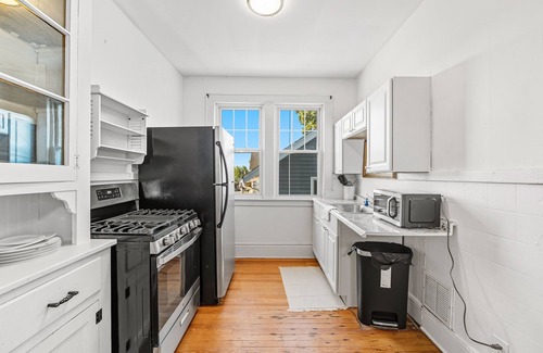 Bloomfield Apartment | Spacious 2BR Condo Near NYC & Newark