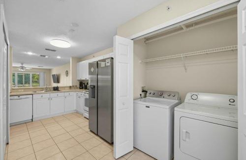 Kissimmee Apartment | Spacious 2BR Condo Near Disney with Pool & Basketball