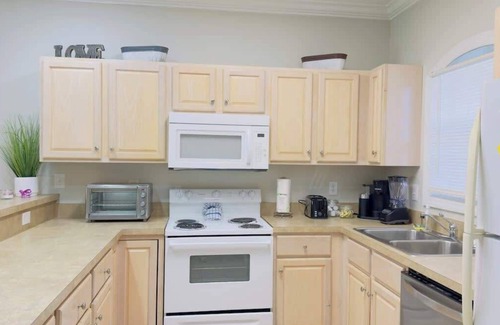 Central Myrtle Beach Apartment | Spacious 2BR Condo | First Floor Retreat