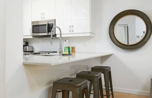 Quartier des Spectacles Apartment | Spacious 2BR Downtown Montreal | King + Queen Beds | High End Appliances