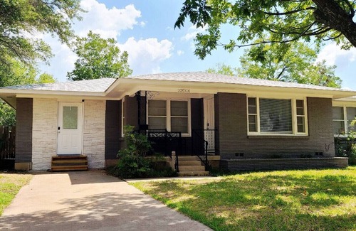 Temple House | Spacious 2BR Duplex | Near Baylor Scott & White