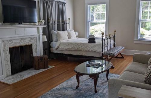 Durham Apartment | Spacious 2br In Grand Old Home, Downtown Durham