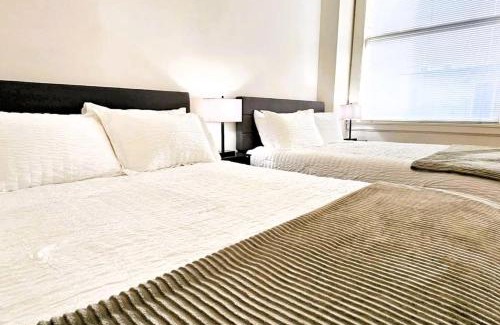 Downtown Cleveland Apartment | Spacious 2BR Loft - near CSU, Playhouse, Progressive field, R&R Hall of Fame - Gym & Sauna