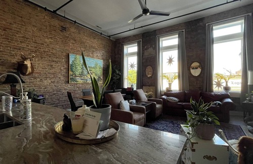 Sheffield Apartment | Spacious 2BR Lux loft apartment with AC, WiFi, 13.5FT ceilings in DT Sheffield