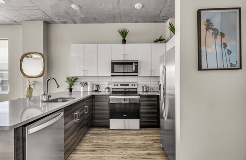 Historic Uptown Apartment | Spacious 2BR Retreat– Perfect for Tropicana Events