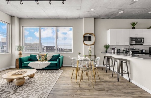 Historic Uptown Apartment | Spacious 2BR Retreat– Perfect for Tropicana Events