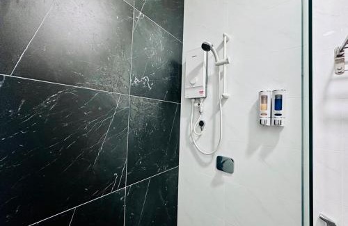 George Town Apartment | Spacious 2BR Suite for 5-7 pax