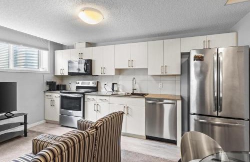 Southwest Edmonton Apartment | Spacious 2BR Suite - SW Edmonton