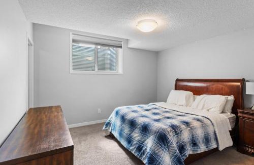 Southwest Edmonton Apartment | Spacious 2BR Suite - SW Edmonton