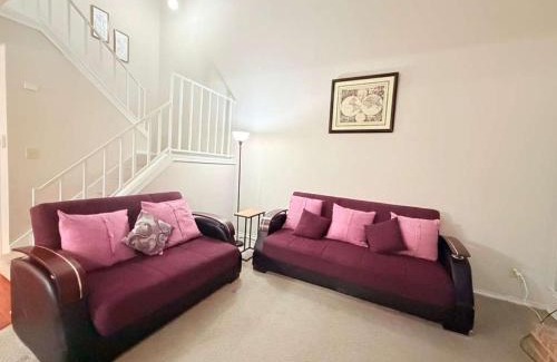 Richardson House | Spacious 2BR Townhome