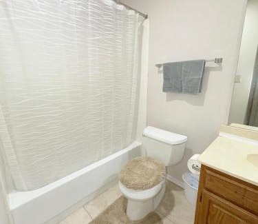 Richardson House | Spacious 2BR Townhome