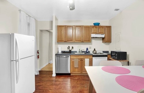 Graduate Hospital Apartment | Spacious 2BR w/Private Yard