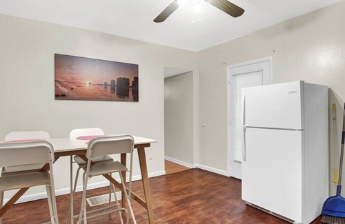 Graduate Hospital Apartment | Spacious 2BR w/Private Yard