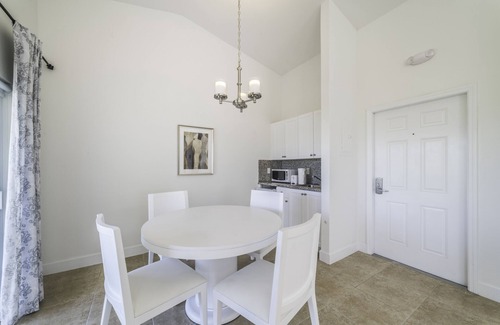 Alice Town Apartment | Spacious 2nd floor studio, sleeps up to 5, unit# 32622
