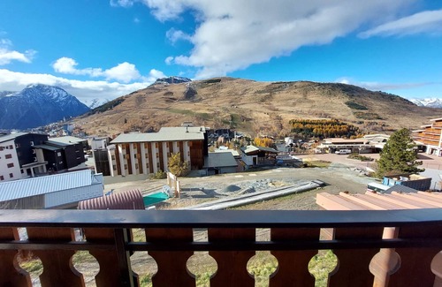 Mont-de-Lans Apartment | Spacious 2P with balcony, close to slopes, pets allowed