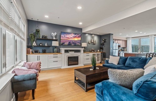 Point Breeze House | Spacious 3 BDR Home | Home Theatre | Pool Table