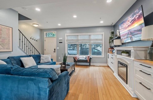 Point Breeze House | Spacious 3 BDR Home | Home Theatre | Pool Table
