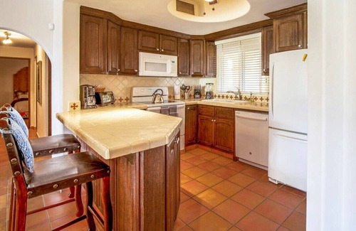 Zona Hotelera Apartment | Spacious 3-Bed Luxury Condo with Stunning Sea Views