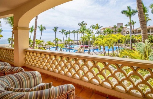 Zona Hotelera Apartment | Spacious 3-Bed Luxury Condo with Stunning Sea Views