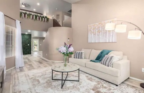 Paradise Valley Village House | Spacious 3 Bed/3 Bath 2500sqft | Newly Remodeled