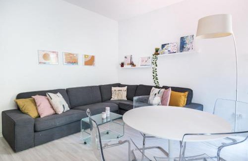 Sant Antoni Apartment | Spacious 3 bed Apt in the heart of Sant Antoni, Barcelona