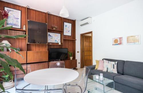 Sant Antoni Apartment | Spacious 3 bed Apt in the heart of Sant Antoni, Barcelona