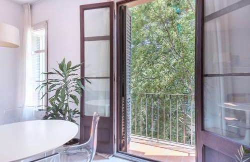 Sant Antoni Apartment | Spacious 3 bed Apt in the heart of Sant Antoni, Barcelona