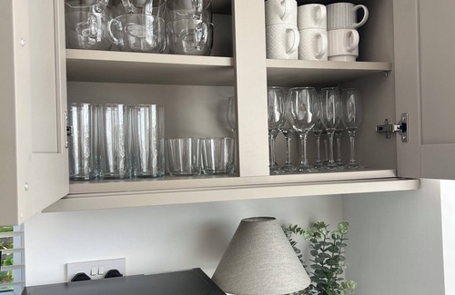 Salford House | Spacious 3 Bed Home in Salford