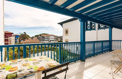Hendaye Apartment | Spacious 3-bedroom apartment near the beach in Hendaye with parking
