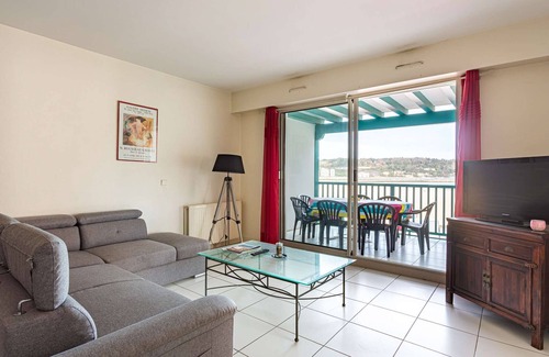 Hendaye Apartment | Spacious 3-bedroom apartment near the beach in Hendaye with parking