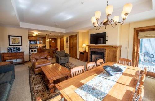 Crested Butte Apartment | Spacious 3 Bedroom Condo with Balcony in Mountaineer Square condo