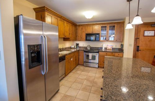 Crested Butte Apartment | Spacious 3 Bedroom Condo with Balcony in Mountaineer Square condo