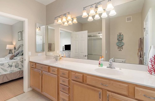 Majestic Palms Condo | Spacious 3 Bedroom Condo near Beaches & Shopping- Majestic Palms