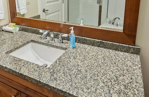 Westbank Apartment | Spacious 3 Bedroom at Barona Beach #5101