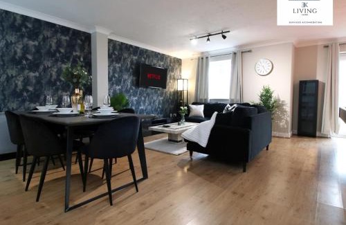 Grangetown Apartment | Spacious 3 Bedroom Duplex Apartment On Cardiff Bay - Free Parking & WIFI By EKLIVING LUXE Short Lets & Serviced Accommodation