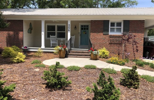 Southport House | Spacious 3 bedroom House with screen porch .6 mile from downtown Southport, NC