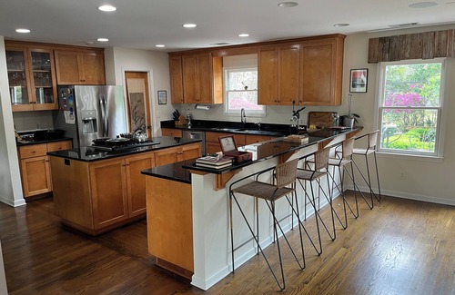 Isle of Hope Historic District House | Spacious 3-bedroom house in Isle of Hope with fitness room, back yard, Grill
