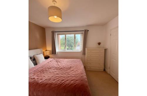 Brownswood Apartment | Spacious 3-Bedroom House with Garden and Parking