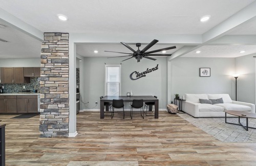 Cleveland House | Spacious 3 Bedroom Near Downtown