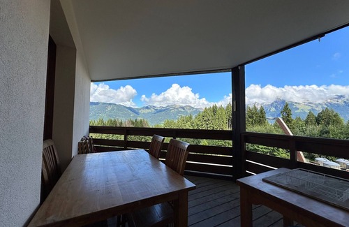 Les Esserts Apartment | Spacious 3-bedroom Ski-in/Ski-out Apartment with WIFI