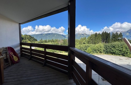 Les Esserts Apartment | Spacious 3-bedroom Ski-in/Ski-out Apartment with WIFI