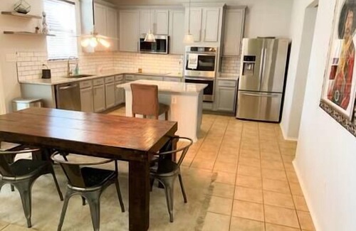 Wetmore House | Spacious 3 Bedroom Residential Home