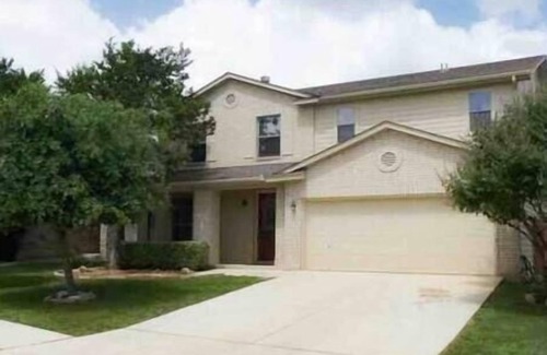 Wetmore House | Spacious 3 Bedroom Residential Home