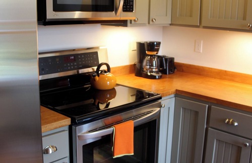 Damariscotta Apartment | Spacious 3-bedroom apartment in charming Damariscotta with WiFi & lovely gardens