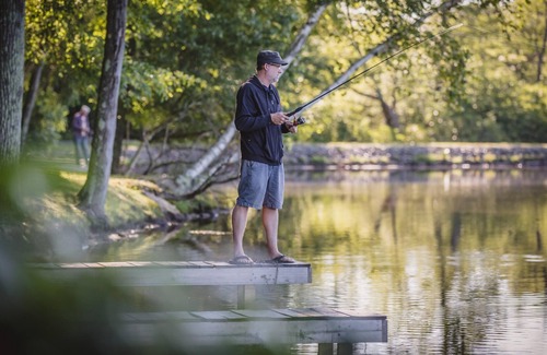 Reeders Cabin | Spacious 3 Bedroom Lake View Cabin, with large stone fireplace