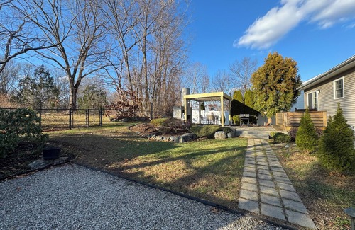 Cranston Apartment | Spacious 3-bedroom with AC and WiFi in charming Cranston